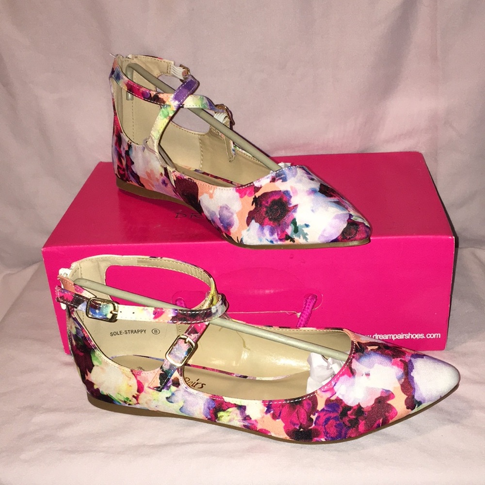 Womens NEW size 8 Dream Pairs cute strappy shoes